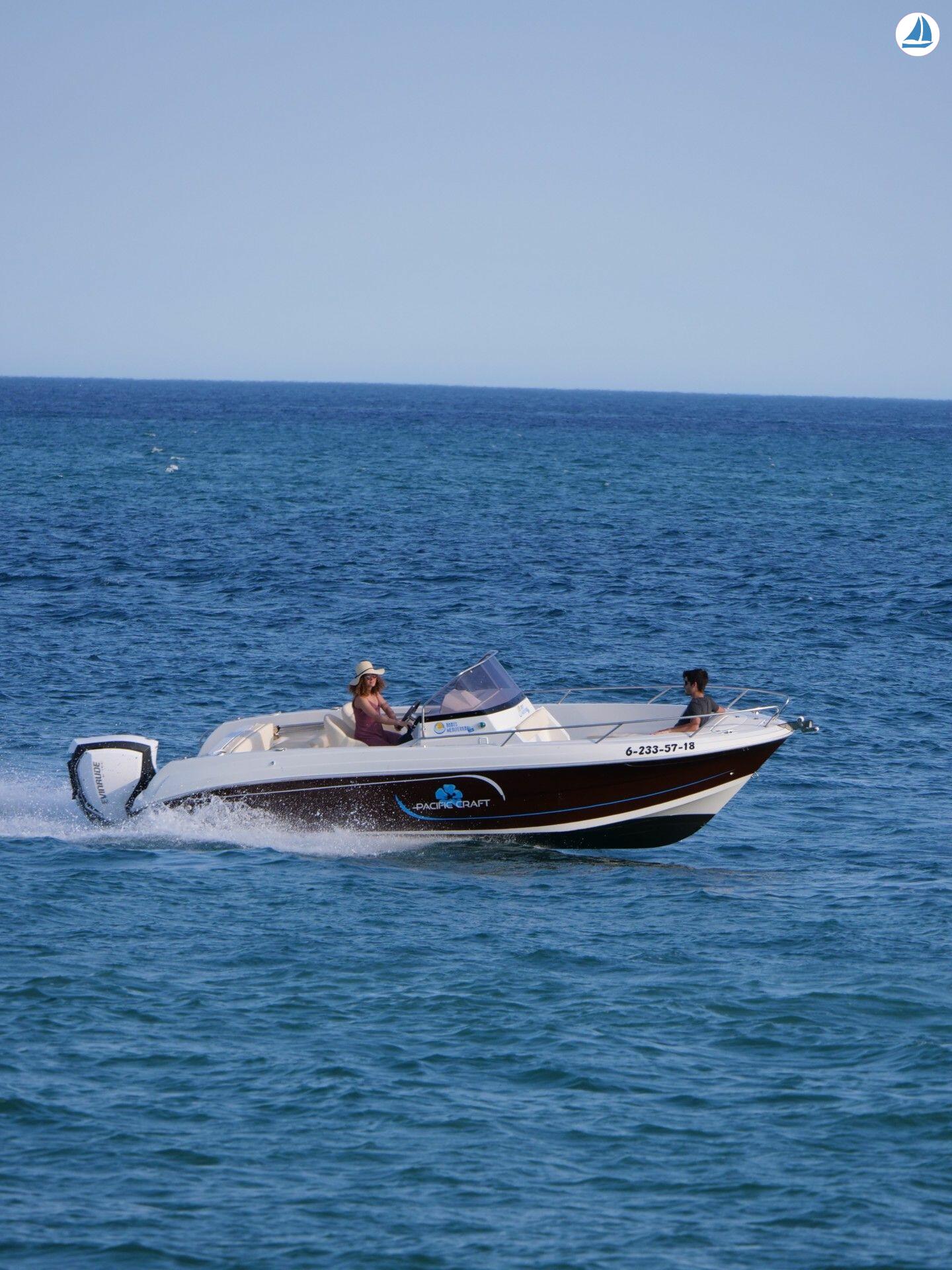 Photo PACIFIC CRAFT 670 2