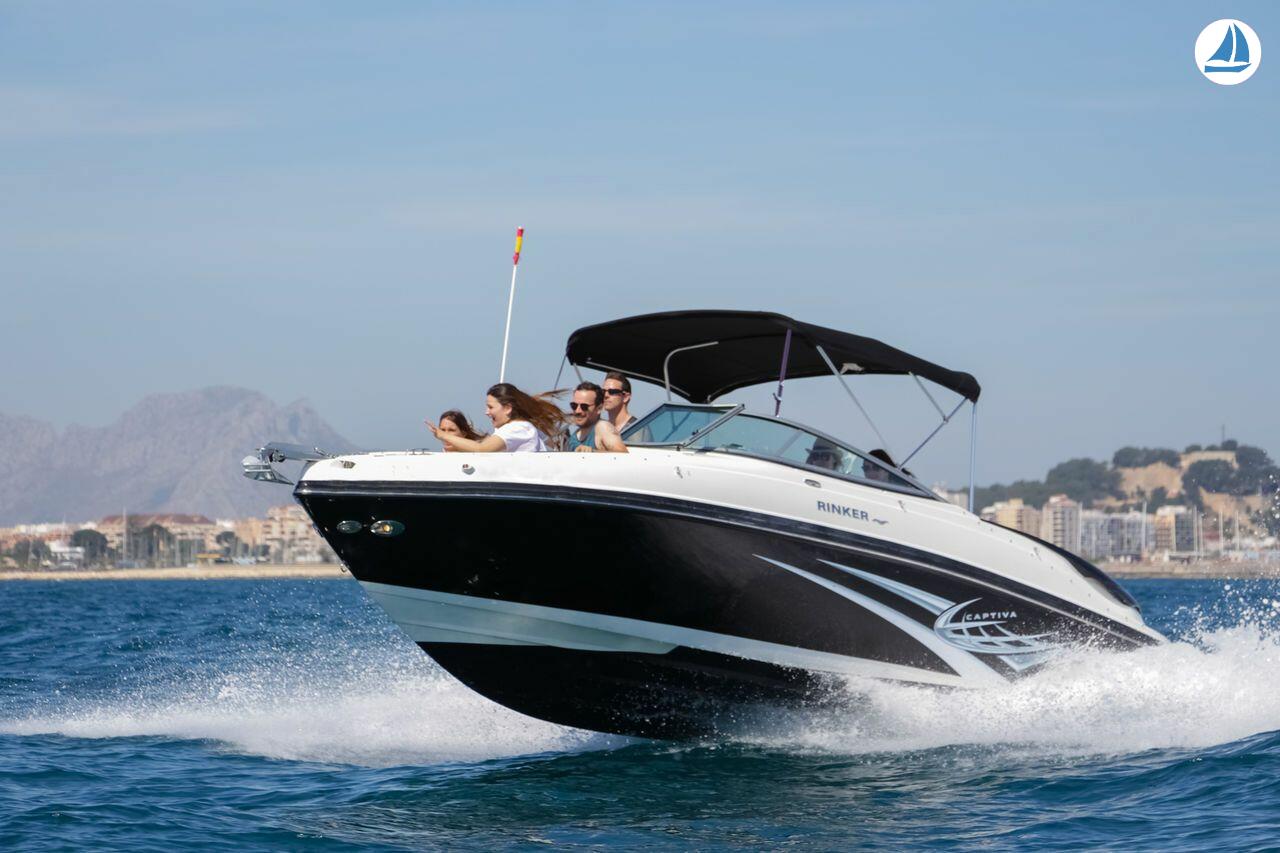 Photo Rinker 246 BOW RIDER 1