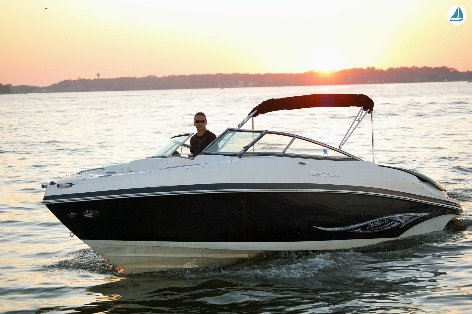 Photo Rinker 246 BOW RIDER 3