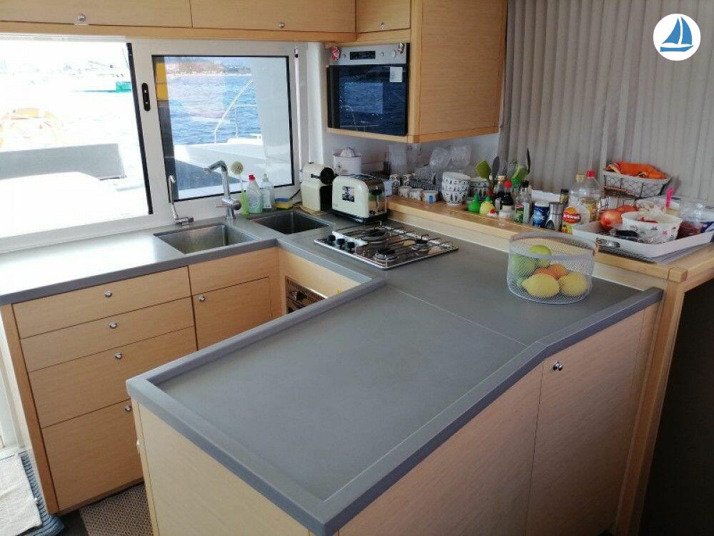 Photo Lagoon 450 F 6