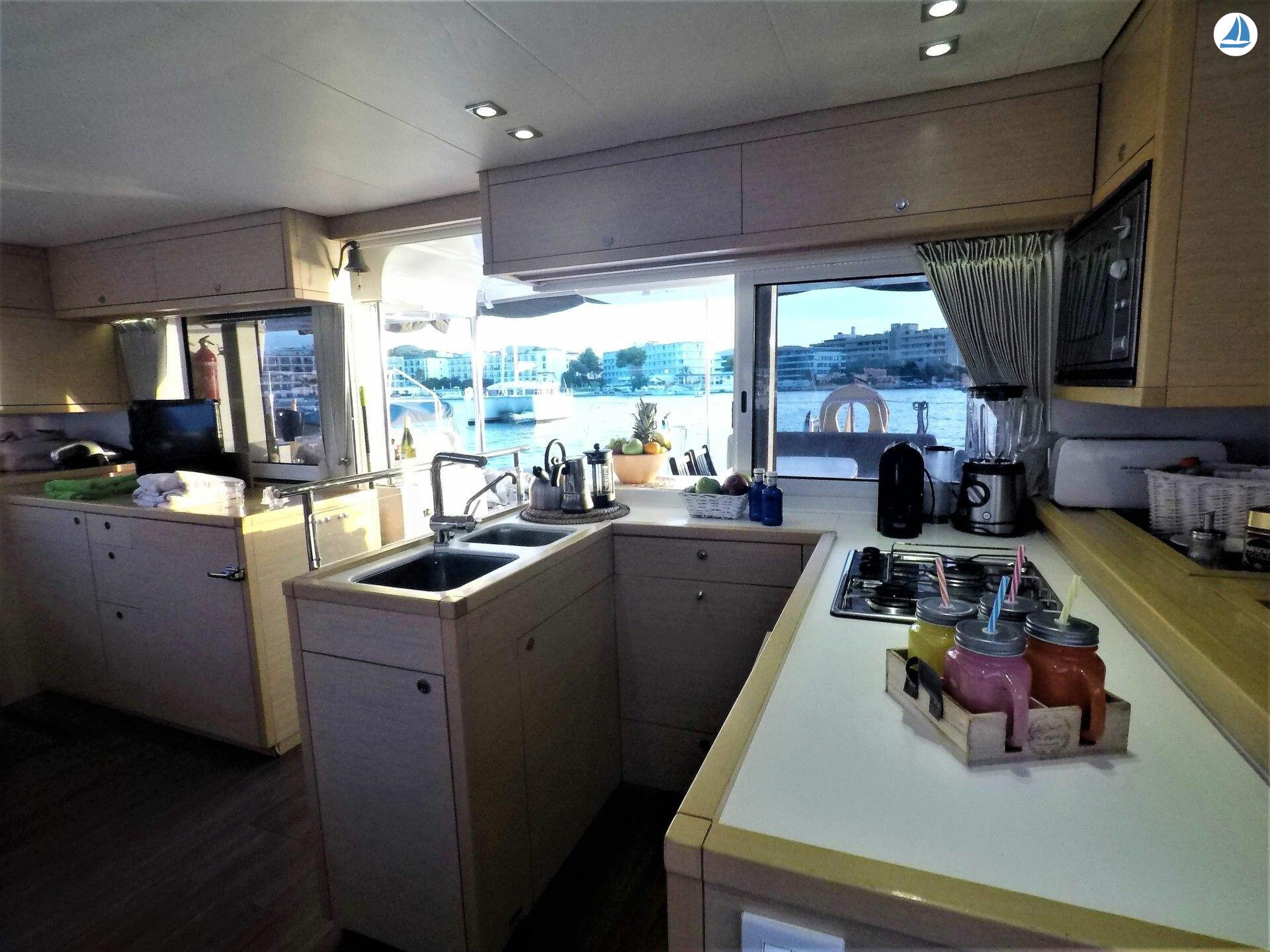 Photo Lagoon 450 12